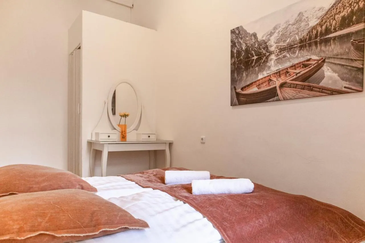 Beautiful 1Br & 1Lr Apartment - Perfect For Longstays فيينا 0*,  النمسا