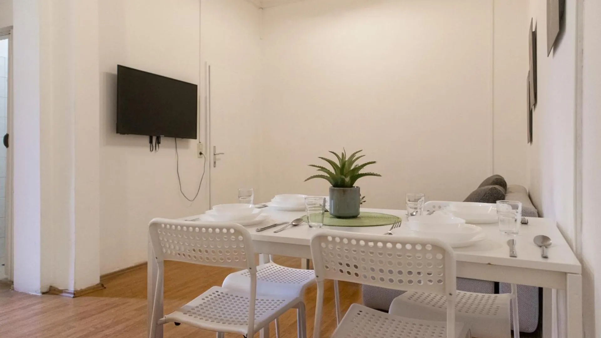 Beautiful 1Br & 1Lr Apartment - Perfect For Longstays فيينا