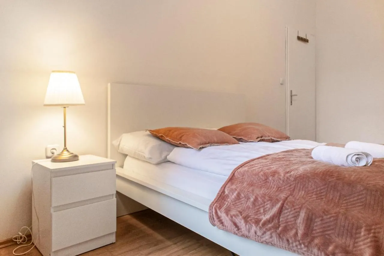 Beautiful 1Br & 1Lr Apartment - Perfect For Longstays فيينا