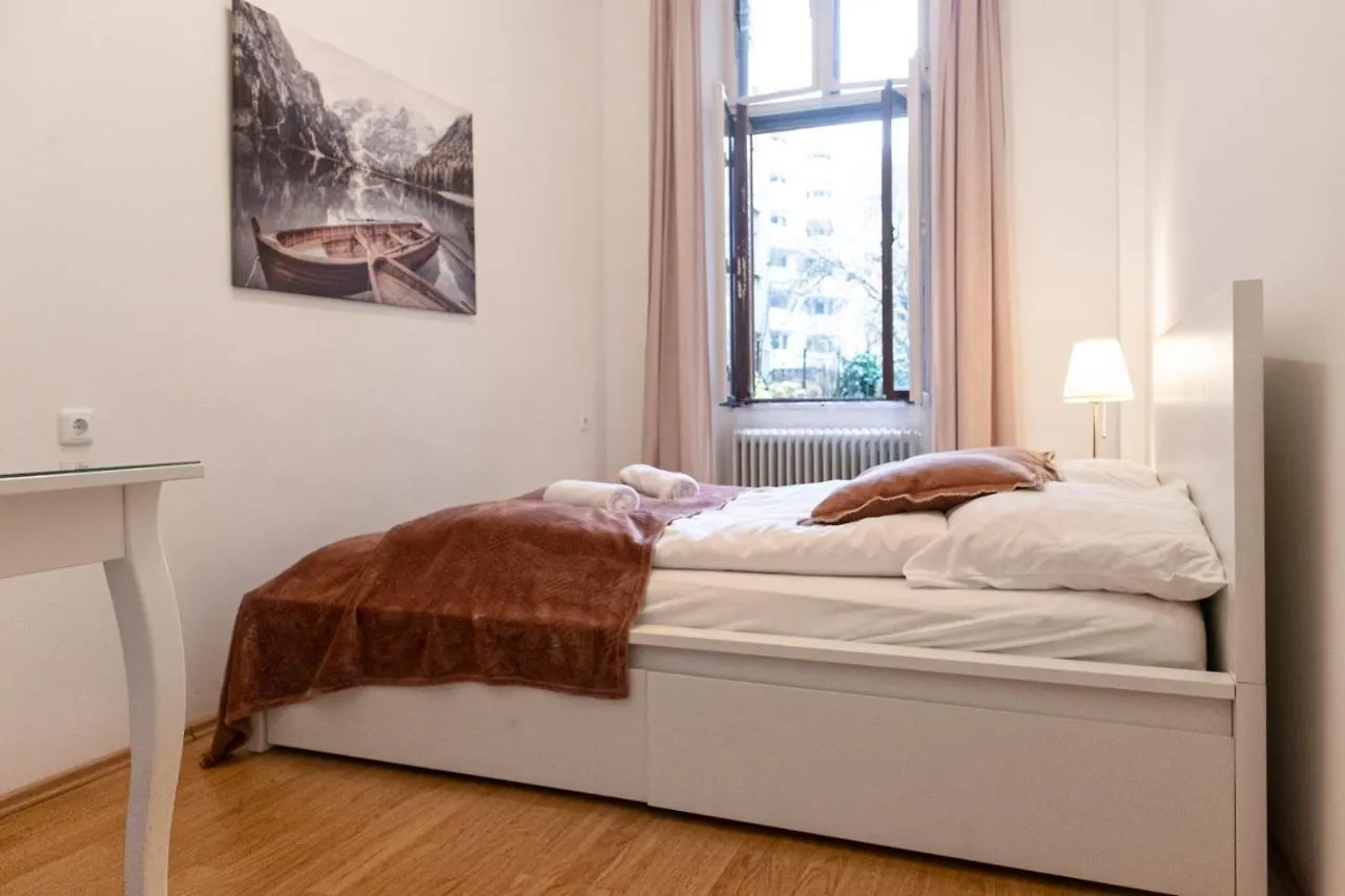 Beautiful 1Br & 1Lr Apartment - Perfect For Longstays فيينا