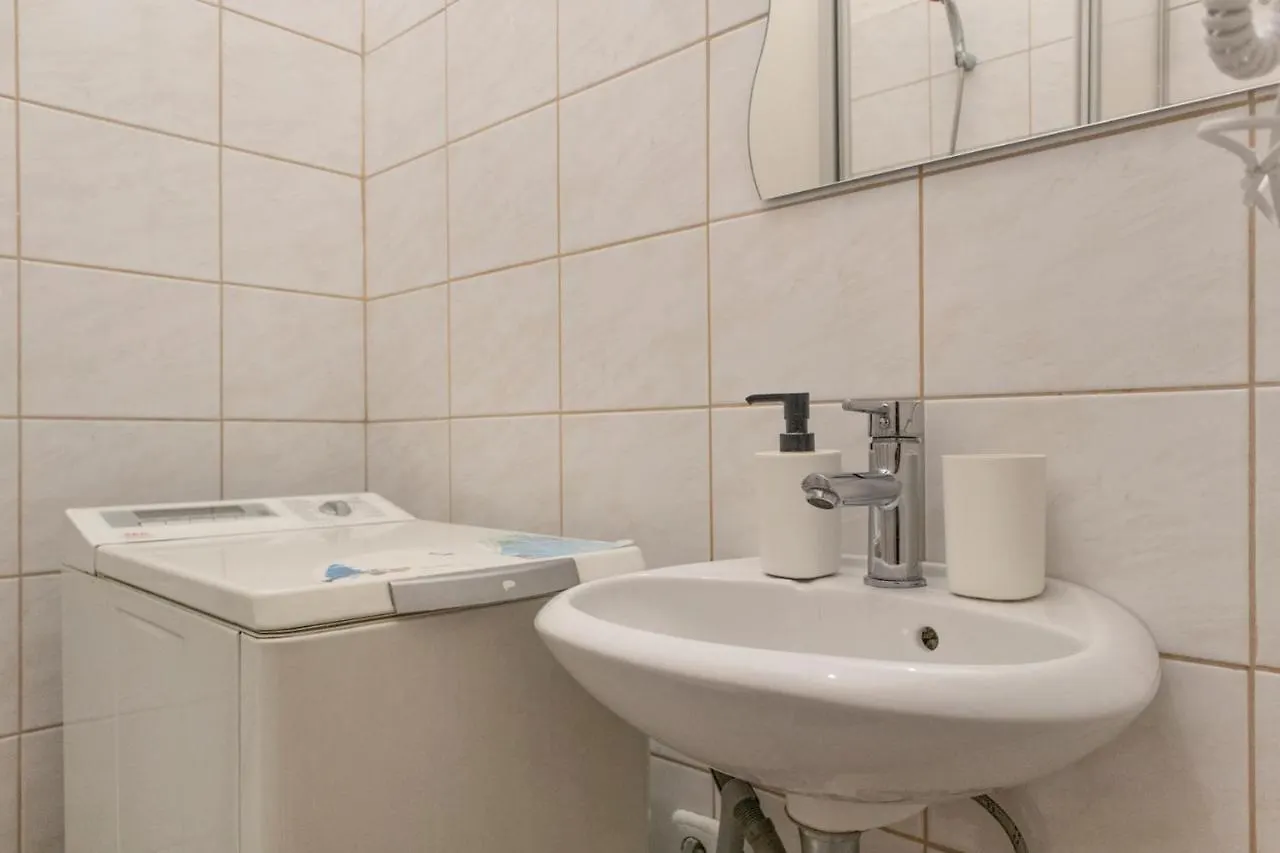 Beautiful 1Br & 1Lr Apartment - Perfect For Longstays فيينا 0*,