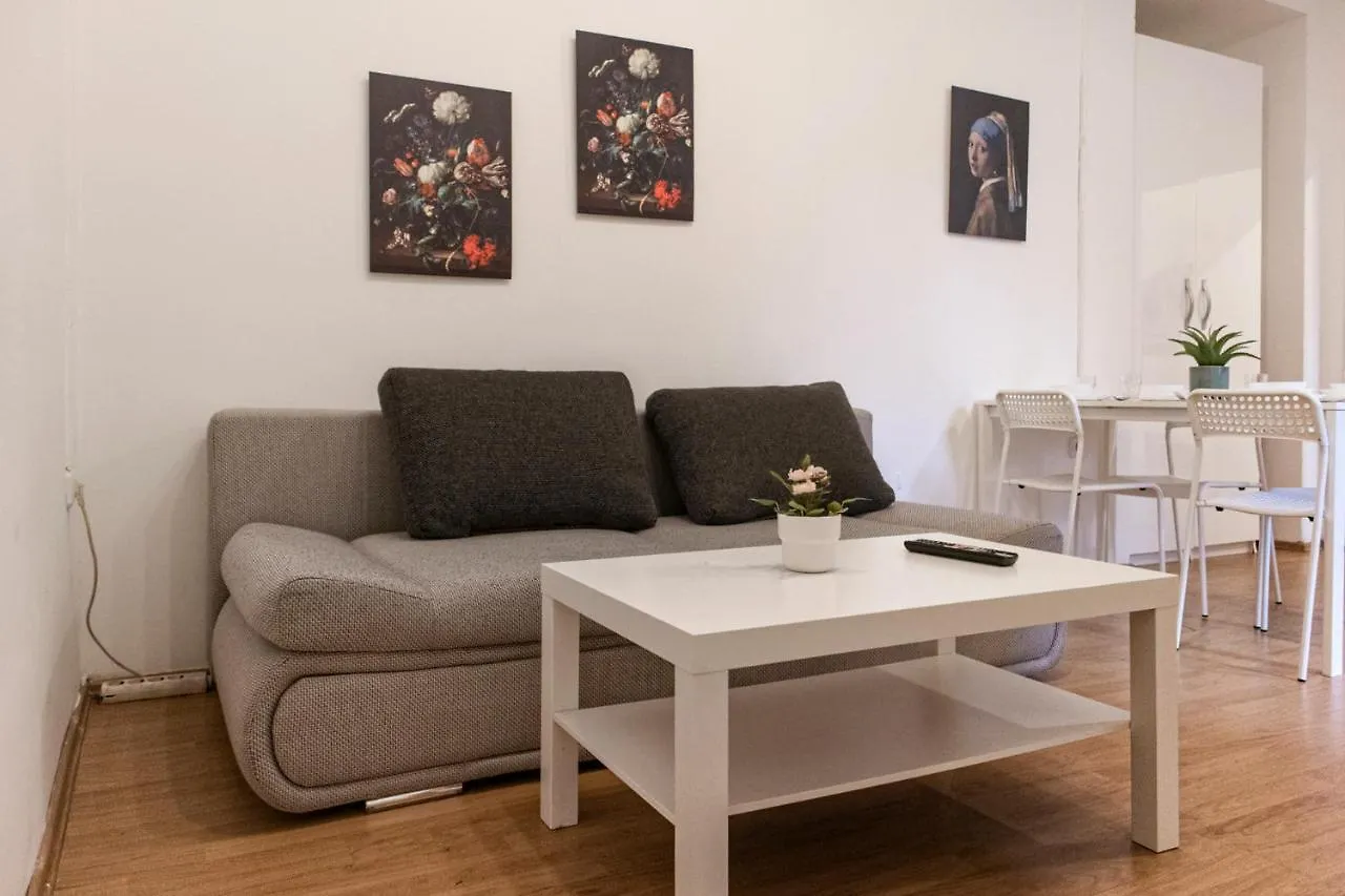 Beautiful 1Br & 1Lr Apartment - Perfect For Longstays فيينا