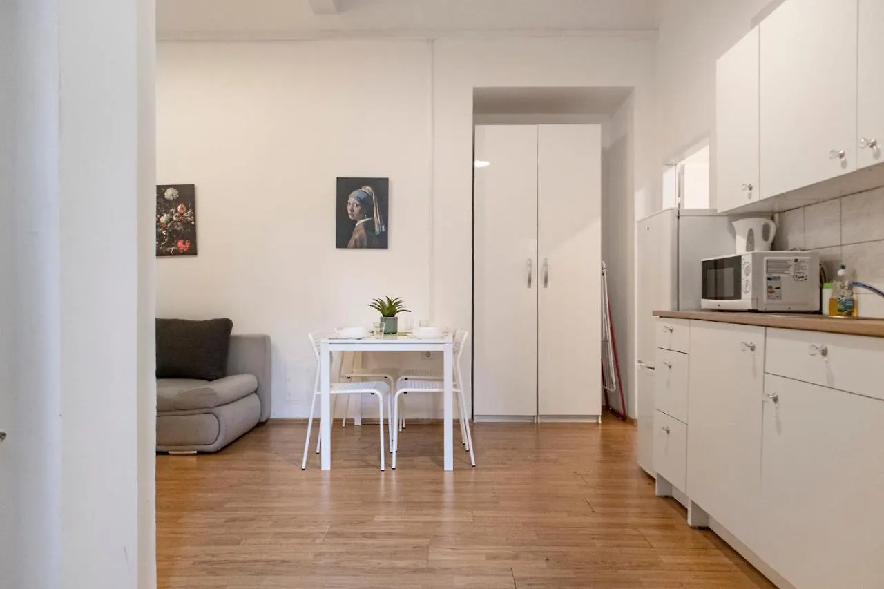 Beautiful 1Br & 1Lr Apartment - Perfect For Longstays فيينا 0*,