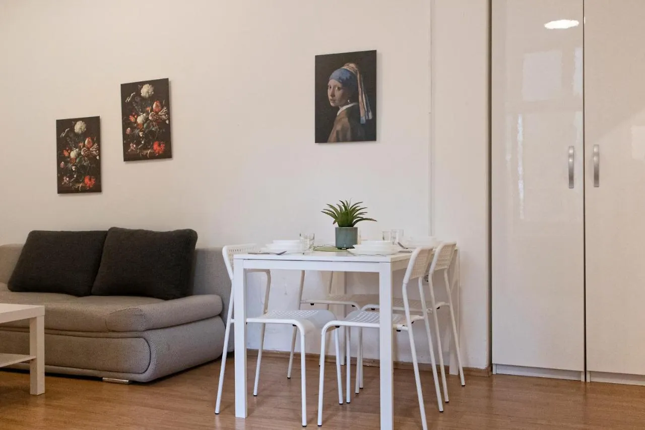Beautiful 1Br & 1Lr Apartment - Perfect For Longstays فيينا